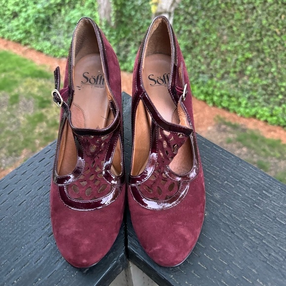 Sofft Women’s Red Suede Ankle Strap Heel Size 9 - Picture 3 of 9